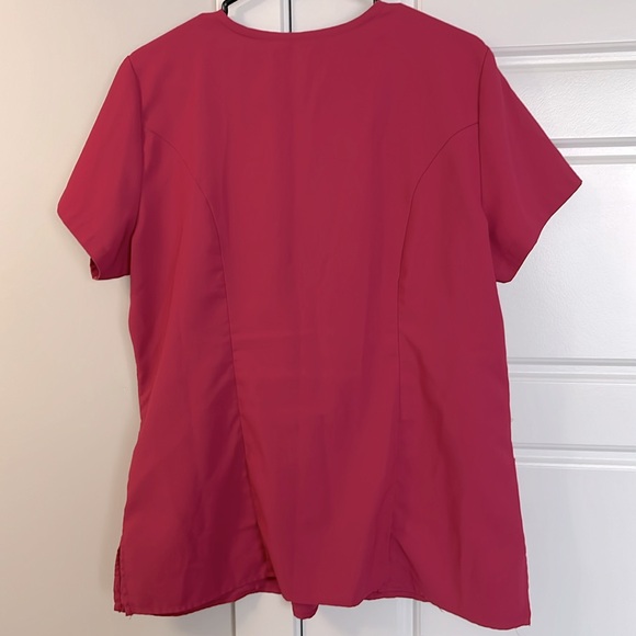 Pink scrub top in large - Picture 2 of 2